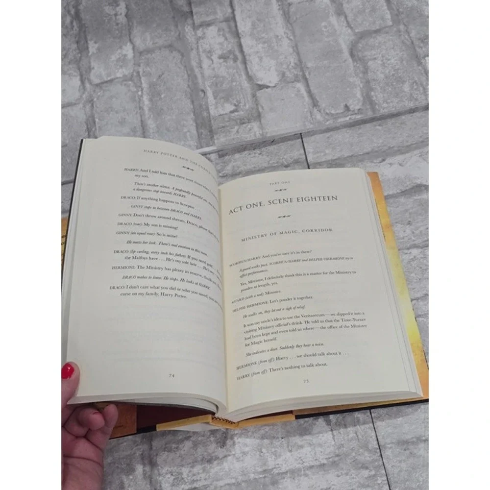 Harry Potter and the Cursed Child -‎ Parts One & Two: The Official Script Book
